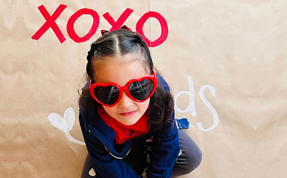 Educación con amor y disciplina respetuosa en colegio infantil
